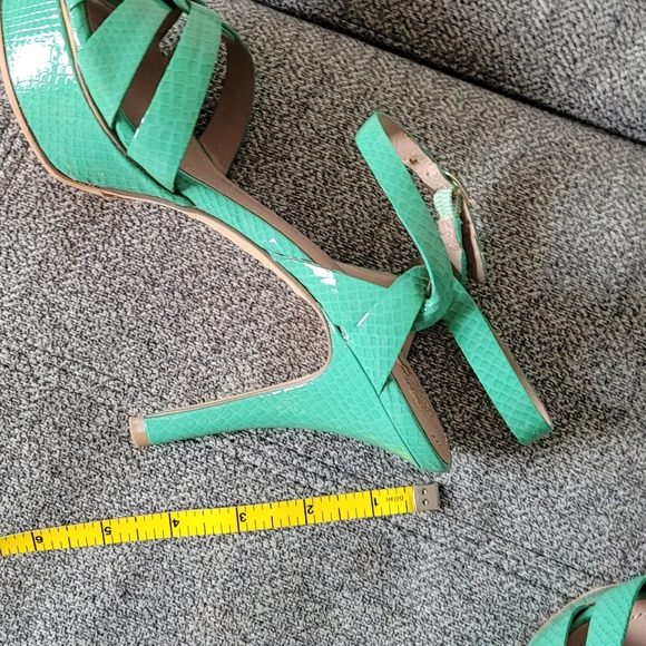 SALE. VINCE CAMUTO retro style mint green patent snakeskin heel size 8 - Picture 8 of 13